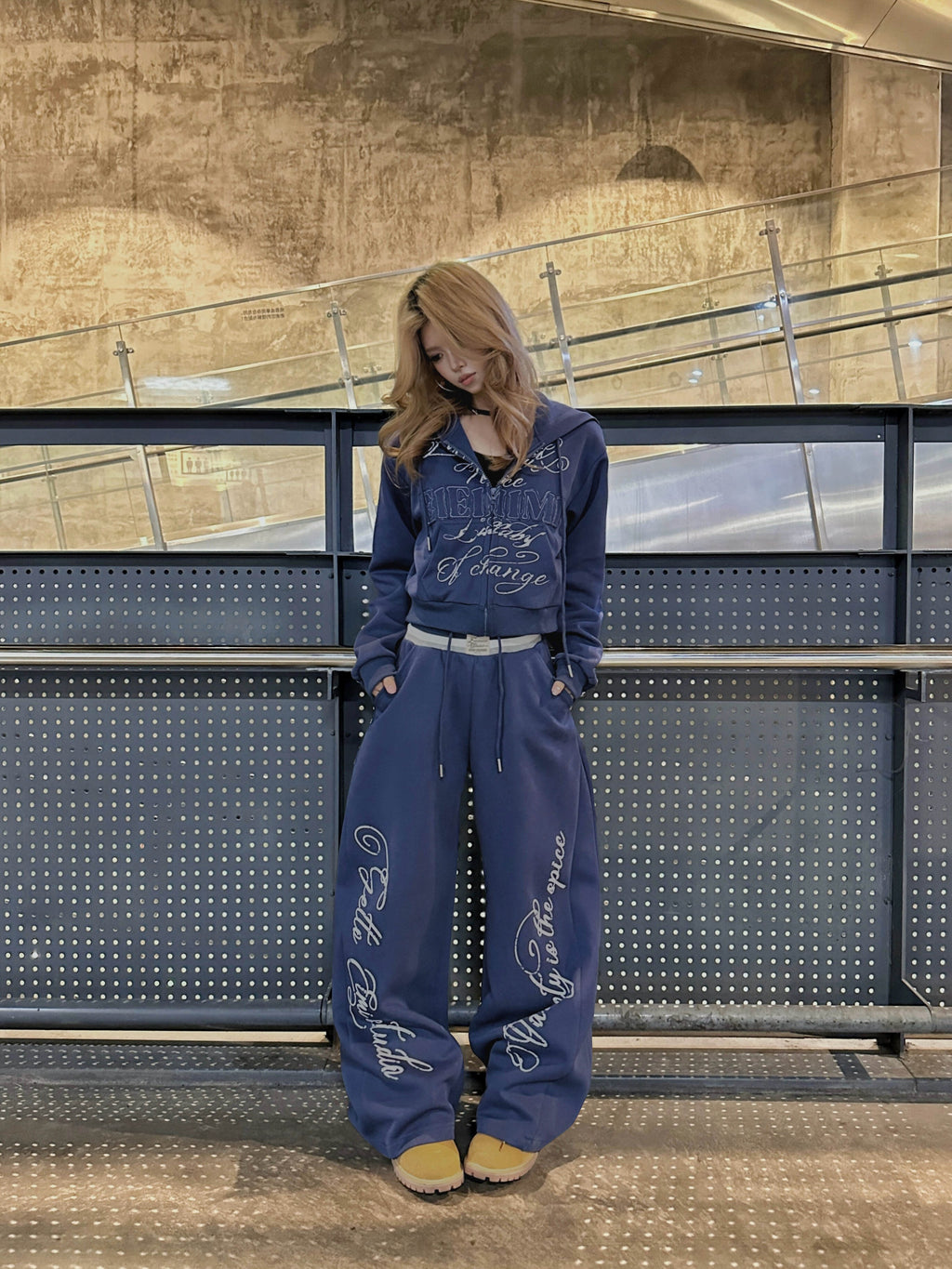 アメリカンレトロ ロゴ刺繍クロップドパーカ   SS032
