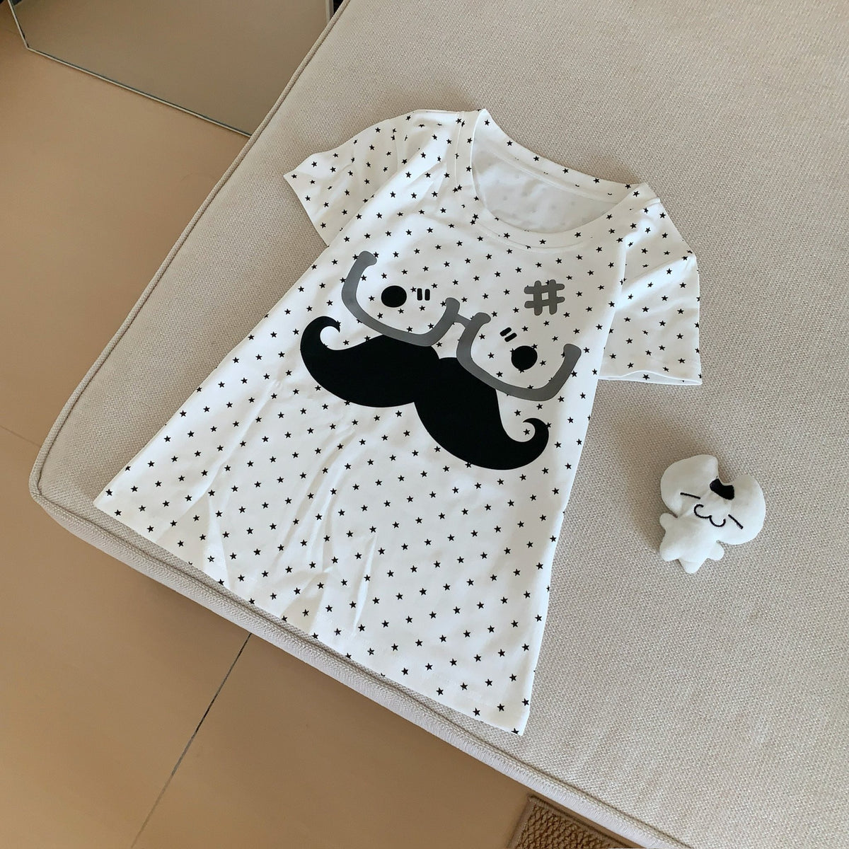 ゆるかわレトロ スター＆ひげグラフィックTシャツ  SS008